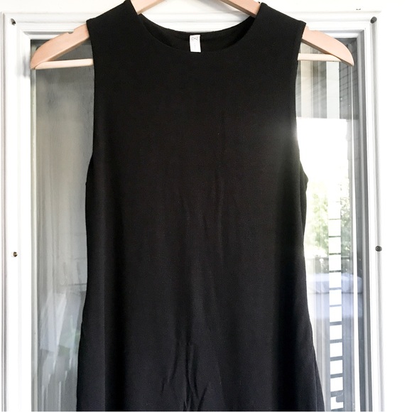 Black Dress w/ Open Back Cutout - Picture 6 of 8